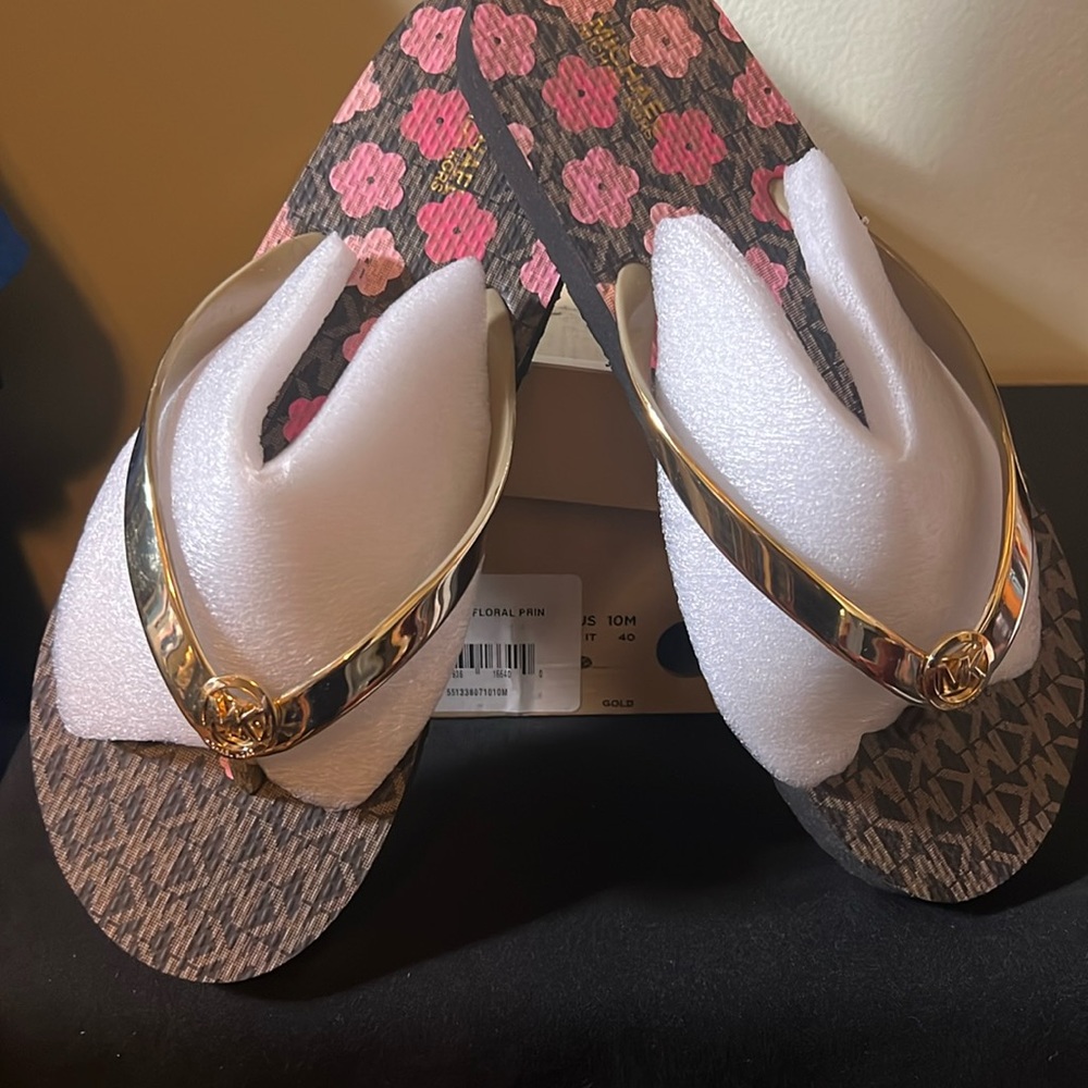 Michael Kors Gold Metallic/Floral Print Flip flop